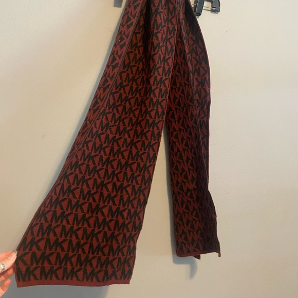Michael Kors Scarf - Picture 2 of 3